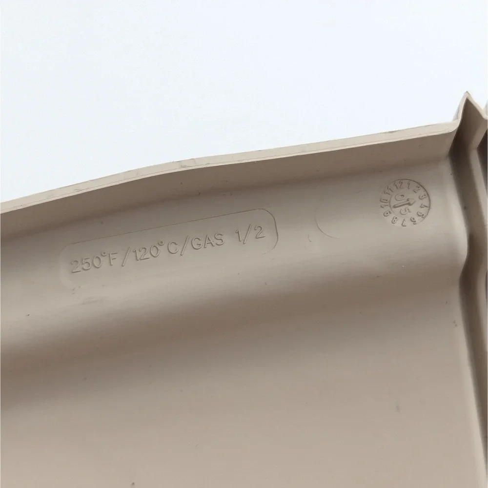 Pampered Chef 1431 Replacement Cover Rubber Lid for 9 x 13 Stoneware Baker
